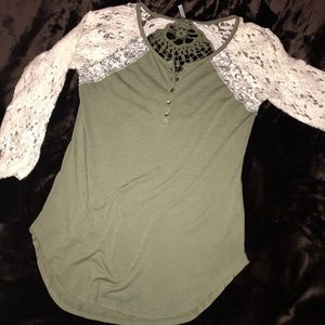 3/4 length sleeve shirt